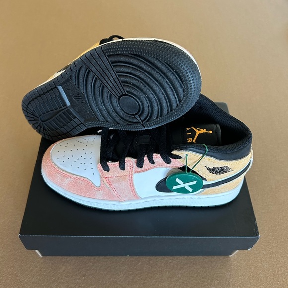 Nike Air Jordan Mid Flight Club (DX4332-800)!